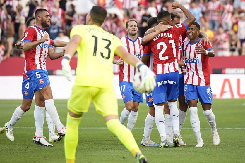 Celebración del gol de Yangel Herrera, que sirvió para abrir el marcador. El Girona ganó 3-0 y se ilusiona.