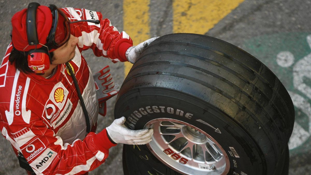 Los neumáticos rayados podrían volver a la Formula 1