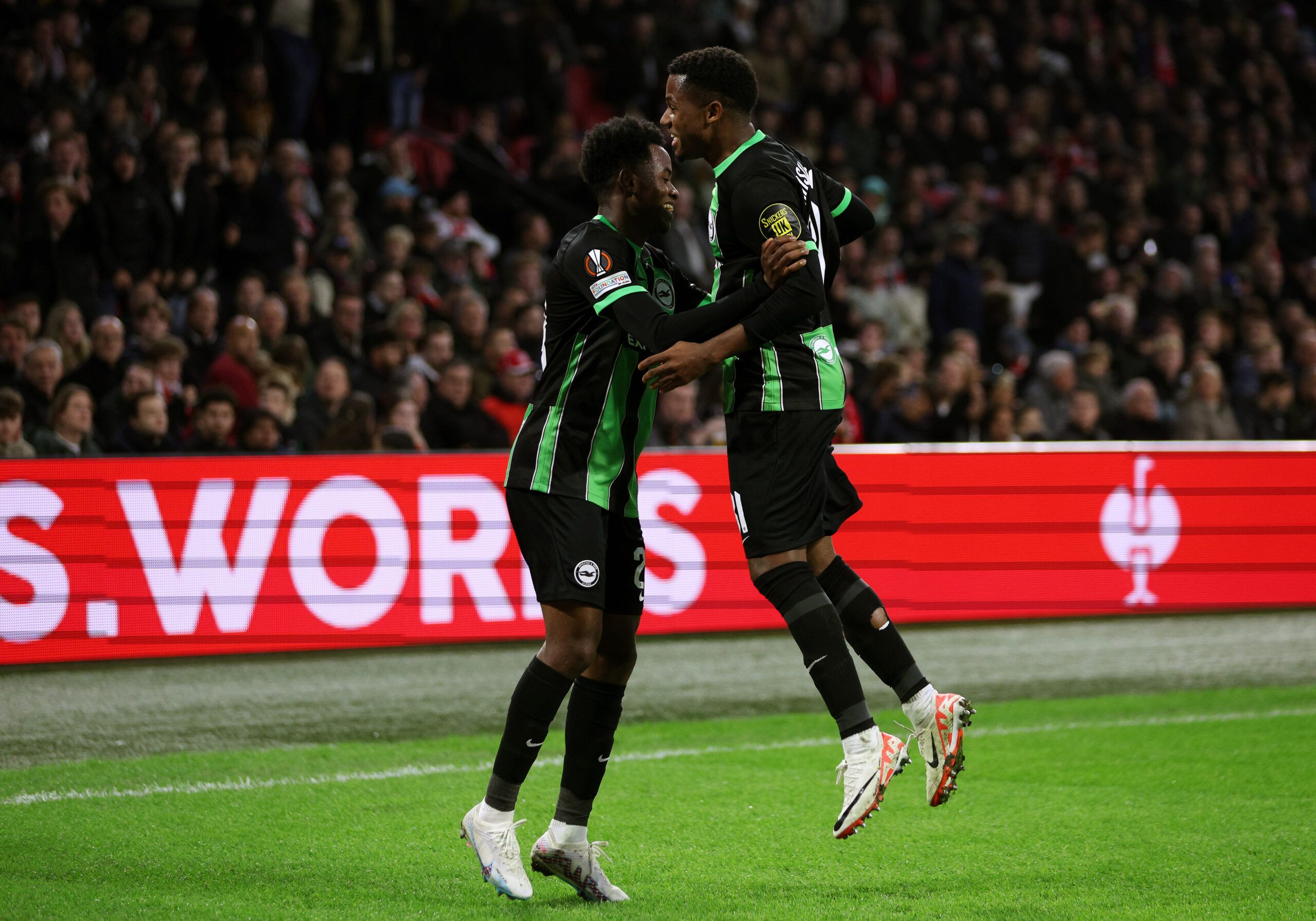 Ajax 0 – 2 Brighton: Ansu y Adingra lideran la victoria de las gaviotas en Ámsterdam