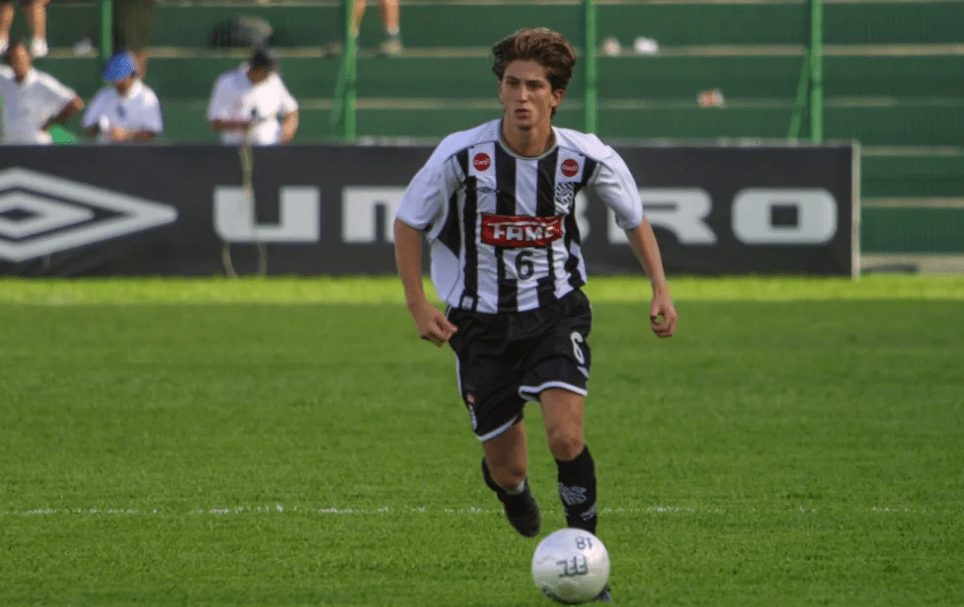 filipe luis en figueirense de brasil, donde debutó a los 18 años.