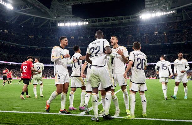 Victoria del Real Madrid ante el Mallorca (1-0) en el Santiago Bernabéu