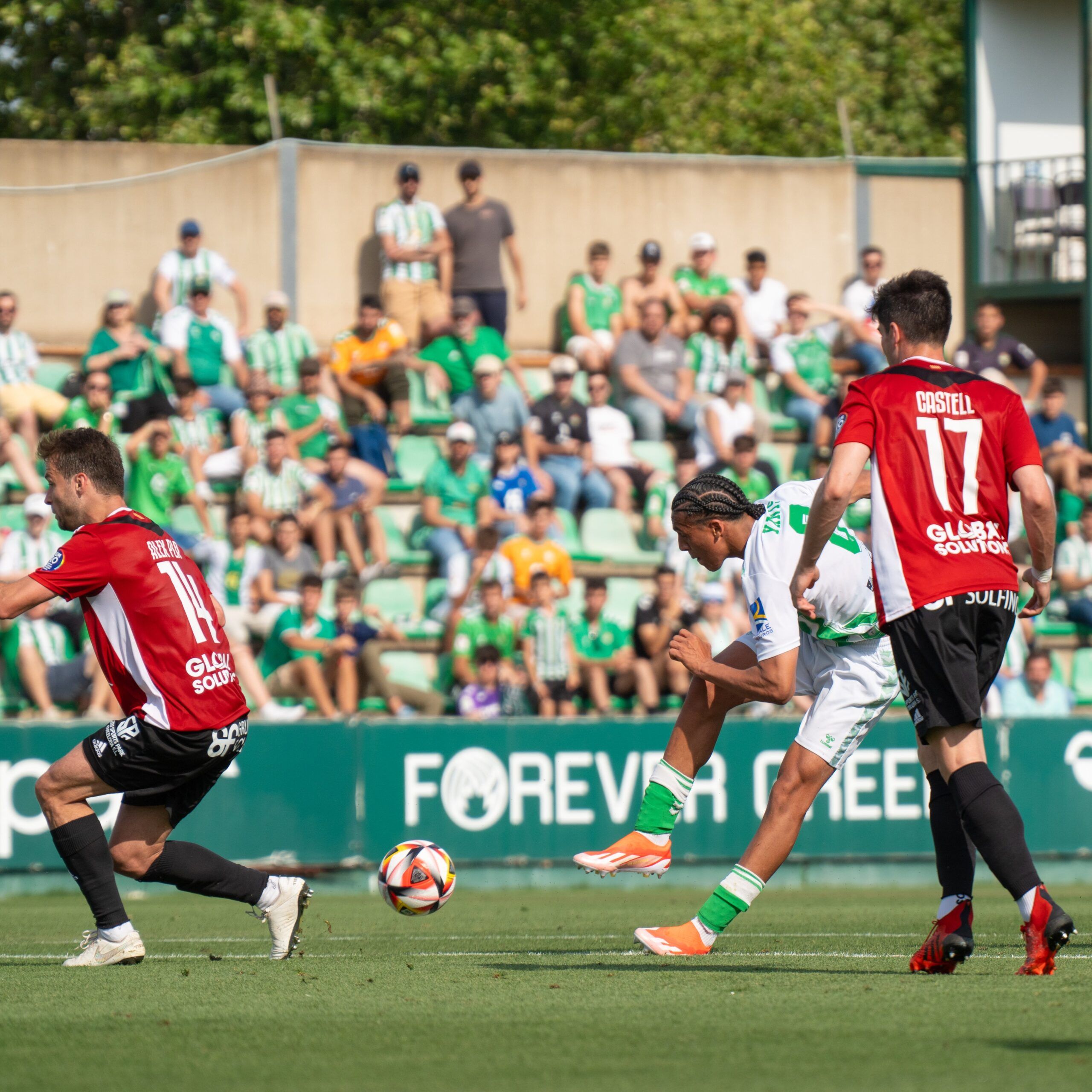 Crónica Betis Deportivo 2-0 CE Europa: “Los verdiblancos se llevan el primer round”