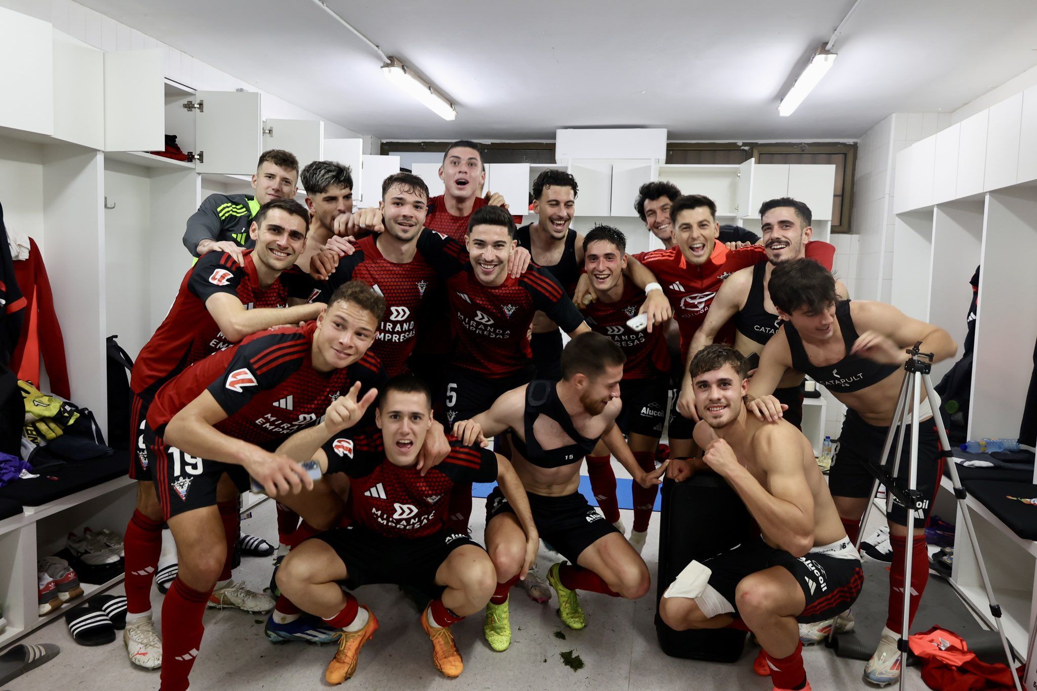 Real Madrid y Sevilla pelean por Aarón Martín, la joya del CD Tenerife